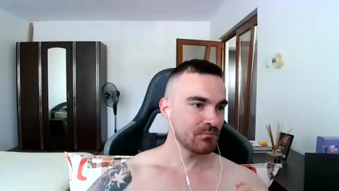 Snapshot of mu5clemania chatting on 07.18.26 Victor online show from 07.18.26