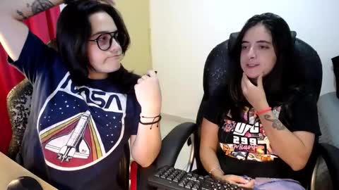 Snapshot of multiorgasmic_6 chatting on 09.17.25 Dani and Alex online show from 09.17.25