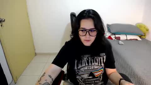 Snapshot of multiorgasmic_6 chatting on 11.04.25 Dani and Alex online show from 11.04.25