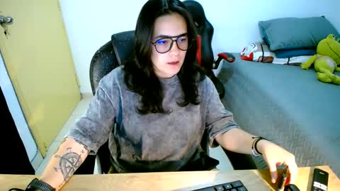 Snapshot of multiorgasmic_6 chatting on 11.10.25 Dani and Alex online show from 11.10.25