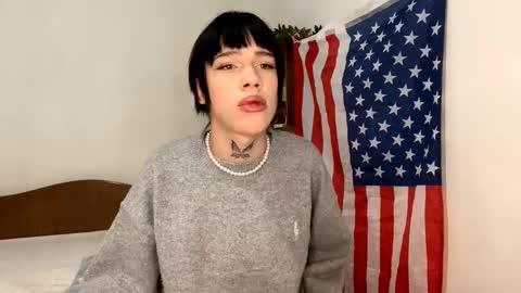 Snapshot of mun_poli chatting on 10.14.25 Polik online show from 10.14.25