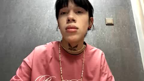 Snapshot of mun_poli chatting on 11.14.25 Polik online show from 11.14.25