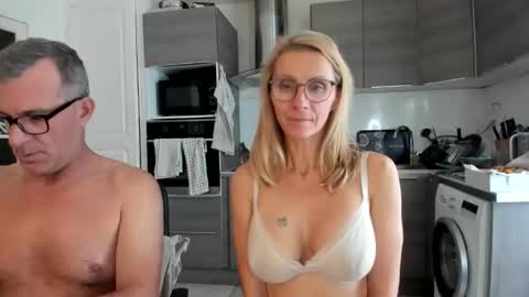 Snapshot of munishpunish chatting on 11.06.25 LOVELY JULIA Peter DAY online show from 11.06.25