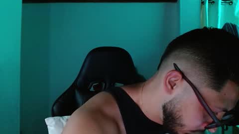 Snapshot of muscle_cock32 chatting on 09.22.25 David Big online show from 09.22.25