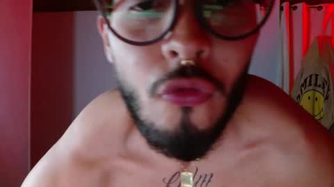 Snapshot of muscle_cock32 chatting on 10.03.25 David Big online show from 10.03.25