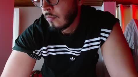 Snapshot of muscle_cock32 chatting on 10.06.25 David Big online show from 10.06.25