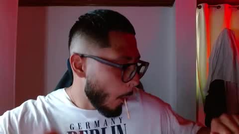 Snapshot of muscle_cock32 chatting on 10.08.25 David Big online show from 10.08.25