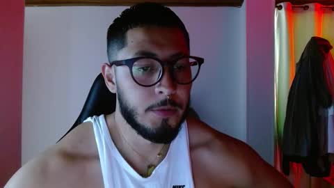 Snapshot of muscle_cock32 chatting on 10.15.25 David Big online show from 10.15.25