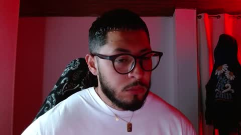 Snapshot of muscle_cock32 chatting on 10.22.25 David Big online show from 10.22.25