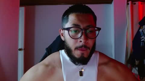 Snapshot of muscle_cock32 chatting on 11.05.25 David Big online show from 11.05.25