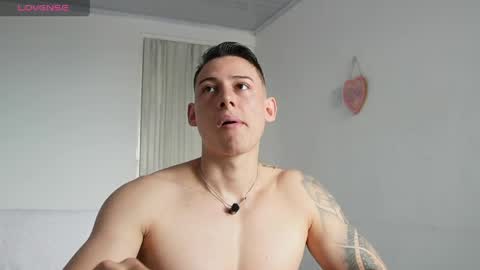Snapshot of muscle_king_cum chatting on 04.22.26 muscle_king_cum online show from 04.22.26