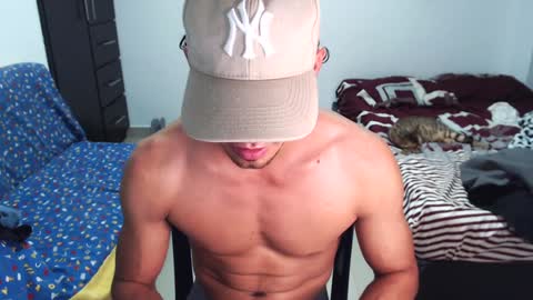 Snapshot of muscle_man1 chatting on 01.12.25 Mike online show from 01.12.25