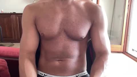 Snapshot of muscleaura chatting on 05.13.26 muscleaura online show from 05.13.26