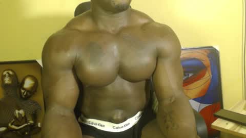 musclegod23 online show from 03.12.25