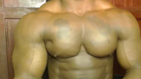 Snapshot of musclegodsammy23 chatting on 09.26.25 musclegod23 online show from 09.26.25