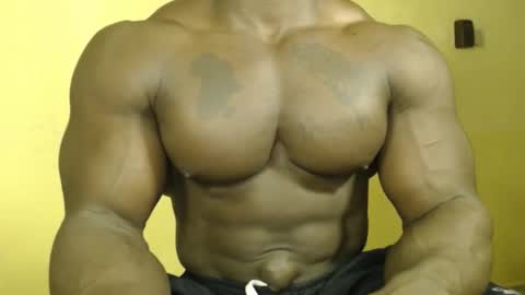 Snapshot of musclegodsammy23 chatting on 10.17.25 musclegod23 online show from 10.17.25