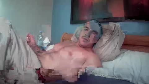 Snapshot of muscleshow00 chatting on 03.05.25 muscleshow00 online show from 03.05.25