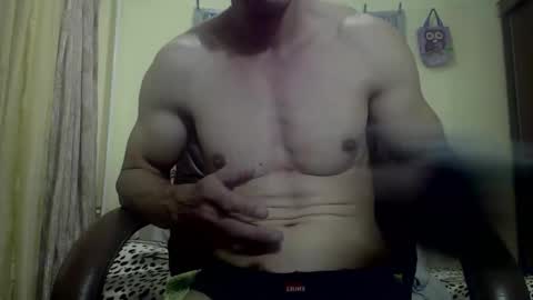 Snapshot of musculargod chatting on 10.12.25 SexyMuscled online show from 10.12.25