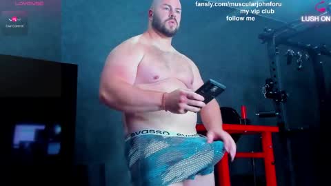 Snapshot of muscularjohnforu chatting on 05.29.26 click icon for peach online show from 05.29.26