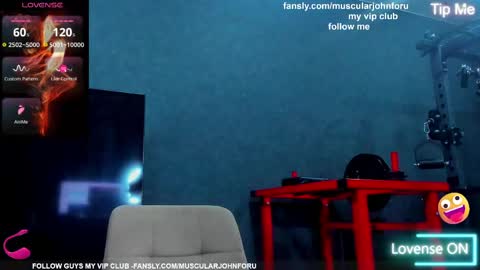 Snapshot of muscularjohnforu chatting on 05.30.26 click icon for peach online show from 05.30.26
