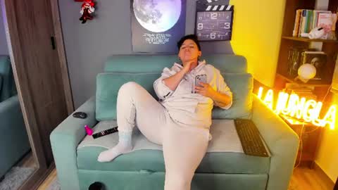 Snapshot of musicayluna chatting on 07.15.26 VALENTINA Luna online show from 07.15.26