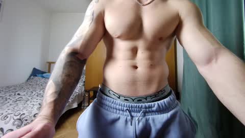 Snapshot of muslejoker chatting on 01.24.25 musle joker online show from 01.24.25