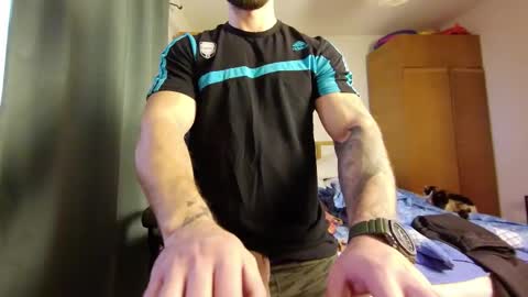 Snapshot of muslejoker chatting on 10.06.25 musle joker online show from 10.06.25