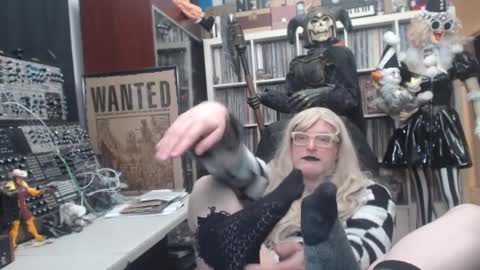 Snapshot of muziknerd chatting on 01.03.25 Muziknerd online show from 01.03.25