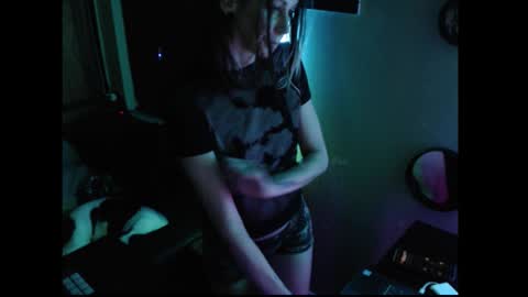 Snapshot of mvnt1s chatting on 11.08.25 ghost mantis online show from 11.08.25