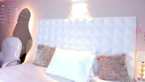 Snapshot of mya_evans chatting on 12.10.24 Mariana Evans online show from 12.10.24