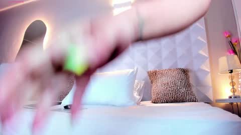 Snapshot of mya_evans chatting on 01.04.25 Mariana Evans online show from 01.04.25