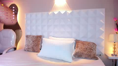 Snapshot of mya_evans chatting on 01.10.25 Mariana Evans online show from 01.10.25