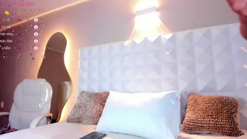 Snapshot of mya_evans chatting on 02.05.25 Mariana Evans online show from 02.05.25