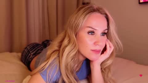 Snapshot of myassistant chatting on 10.11.25 Mya-be Yours P online show from 10.11.25