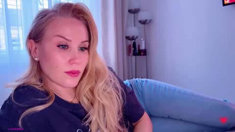 Snapshot of myassistant chatting on 10.12.25 Mya-be Yours P online show from 10.12.25