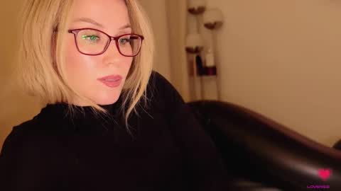 Snapshot of myassistant chatting on 11.01.25 Mya-be Yours P online show from 11.01.25