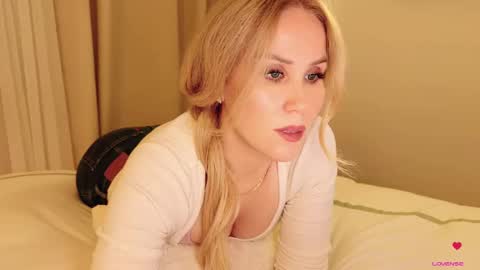 Snapshot of myassistant chatting on 11.02.25 Mya-be Yours P online show from 11.02.25