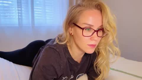 Snapshot of myassistant chatting on 11.03.25 Mya-be Yours P online show from 11.03.25