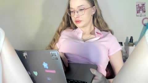 Snapshot of mychloecute chatting on 05.06.26 chloe online show from 05.06.26