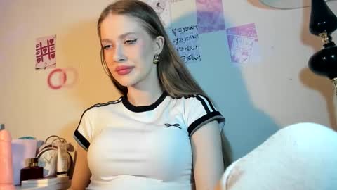 Snapshot of mychloecute chatting on 05.16.26 chloe online show from 05.16.26