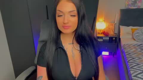 Snapshot of mygoddesshecate chatting on 06.12.26 Hecate online show from 06.12.26