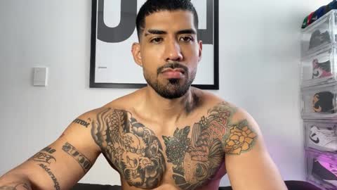 Snapshot of myke_esthetic chatting on 10.04.25 Myke esthetic online show from 10.04.25