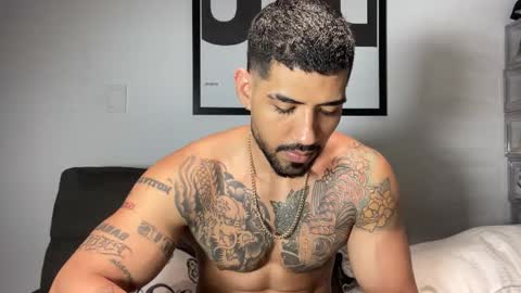 Snapshot of myke_esthetic chatting on 10.13.25 Myke esthetic online show from 10.13.25