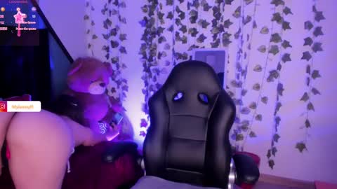 Snapshot of myla_mayfield chatting on 10.06.25 Myla online show from 10.06.25