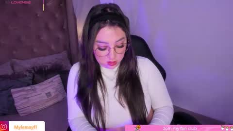 Snapshot of myla_mayfield chatting on 10.29.25 Myla online show from 10.29.25