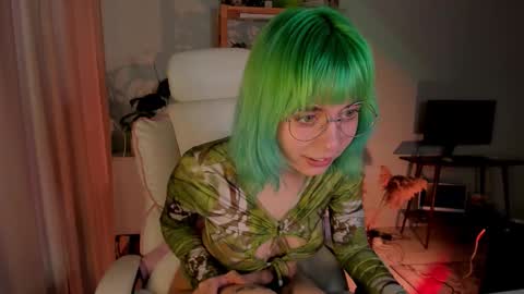 MylaFlores online show from 10.09.25