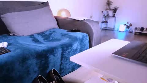 Snapshot of mylegsonheels chatting on 10.16.25 Anda online show from 10.16.25