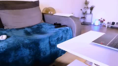 Snapshot of mylegsonheels chatting on 10.21.25 Anda online show from 10.21.25