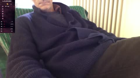 Bi sexy guy lovense hush is on private is open or password show tip if you like. online show from 12.12.24