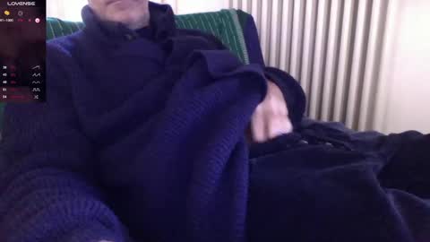 Bi sexy guy lovense hush is on private is open or password show tip if you like. online show from 12.31.24